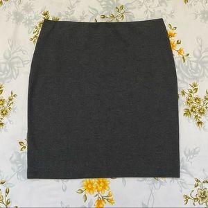The Loft Size M Grey Elastic Skirt